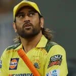এমএস ধোনিকে মাত্র ৪ কোটি টাকায় ধরে রাখল চেন্নাই সুপার কিংস: রহস্যের অন্তরালে কী আছে?