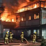 উল্টোডাঙায় রেললাইনের ধারে ভয়াবহ অগ্নিকাণ্ড: দ্রুত নিয়ন্ত্রণে দমকল