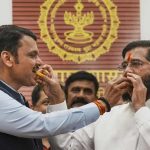 মহারাষ্ট্রে ক্ষমতার বদল: ১১ দিনের জট কাটিয়ে বৃহস্পতি-বার সরকার গঠনের প্রস্তুতি