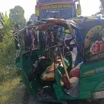 বেপরোয়া বাসচালকদের নিয়ন্ত্রণে আসছে অ্যাপ, তবু রেষারেষি বন্ধ হয়নি