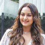 ত্বক অতিরিক্ত শুষ্ক? সোনাক্ষীর টোটকা মেনে রূপচর্চায় সমস্যার সমাধান সম্ভব