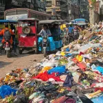 হাওড়ায় জঞ্জাল-যন্ত্রণা: দুর্গন্ধের দাপটে নাজেহাল শহরবাসী