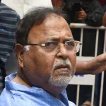 জেলবন্দি পার্থ ‘সাইলেন্ট’, তবু বেহালার নেতৃত্বে তাঁর ছায়া! তৃণমূলের ওয়ার্ড সভাপতি বাছাইয়ে নজরে ঘনিষ্ঠ মুখ