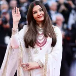 সিঁথিতে সিঁদুর, কানে ঐশ্বর্যার রাজকীয় প্রত্যাবর্তন