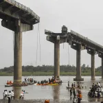 ৪০ বছরের পুরনো গম্ভীরা সেতুর ভাঙনে গুজরাতে মৃত্যু ১০ জনের, প্রশাসনের গাফিলতি নিয়ে তীব্র ক্ষোভ