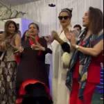 ৭৫-এ উজ্জ্বল শাবানা আজ়মি: নাচে-গানে জন্মদিনের আসর, তারকাদের ভিড়