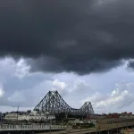 নিম্নচাপ ঘনীভূত, উত্তাল সমুদ্র! দক্ষিণবঙ্গে ভারী বৃষ্টির আশঙ্কা, কলকাতায়ও ঝড়বৃষ্টির সম্ভাবনা