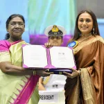 জাতীয় পুরস্কার হাসিমুখে গ্রহণ, কিন্তু রানির অভিযোগ ‘অন্যায়’