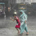 টানা বৃষ্টিতে বিপর্যস্ত দক্ষিণবঙ্গ, উত্তরে ভারী বৃষ্টির পূর্বাভাস