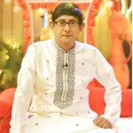 নবমীর রাতে নীল পাঞ্জাবিতে নীলকুমার কাঞ্চন! স্ত্রীর বদলে চৈতির সঙ্গে ঢাকের তালে নাচে মাতলেন বিধায়ক অভিনেতা