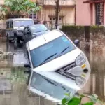 🌧️ কেউ পৌষমাসে, কেউ সর্বনাশে! কলকাতার বৃষ্টিতে ডুবে গাড়ি, টইটম্বুর সার্ভিস সেন্টার – কে পেল লাভ, কে পড়ল ক্ষতির ফাঁদে?