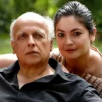 “আমার জীবনে অন্য এক মহিলা আছে, কিন্তু তোমাকেও ভালোবাসি” — মেয়ের সামনে কান্নায় ভেঙে পড়লেন মহেশ ভট্ট