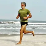 🏃‍♂️৬০-এও টগবগে মিলিন্দ! কেন এখনও খালি পায়ে দৌড়োন এই ‘আয়রনম্যান’? জানুন তাঁর ১৫ বছরের পুরনো সিদ্ধান্তের গল্প
