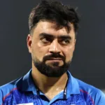 রূপকথার মতো এক লড়াই: নিজের দেশেই বুলেটপ্রুফ গাড়িতে চলাফেরা করেন রশিদ খান