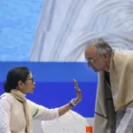 শিল্পমঞ্চে জিএসটি-র হিসেব চাইতে গিয়ে কেন্দ্র ও অমিত মিত্র— দু’দিকেই তোপ দাগলেন মমতা