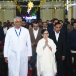 বড়দিনের রঙে রঙিন পার্ক স্ট্রিট: আলো-উৎসবের ভিড়ে মধ্যরাতের প্রার্থনায় মুখ্যমন্ত্রী