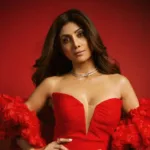 নতুন রেস্তরাঁর আগের রাতেই ধাক্কা: শিল্পা শেট্টীর বাড়িতে আয়কর হানা, ফের আলোচনায় রাজ–শিল্পার আইনি জটিলতা