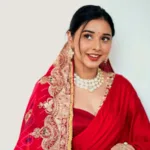 ক্যামেরার বাইরে তান্যা: বাড়ির দরজায় ভিড়, আবেগে ভেজা ফেরার মুহূর্তে প্রকাশ্যে পরিবার