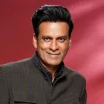 খরচে হিসেবি, সুখে উদার: পরিবার নিয়ে বেড়াতে গেলে আপস করেন না ‘ফ্যামিলি ম্যান’ মনোজ