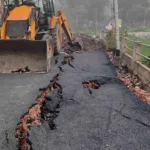 ভূমিকম্পের দাপটে বেহালার পর্ণশ্রীতে ২০ ফুট ফাটল! এক দিন আগেই শেষ হয়েছিল রাস্তার সংস্কার