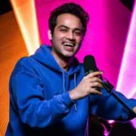 সাবান বিক্রি থেকে বিশ্বমঞ্চে: কে এই রাজ, যাঁর পডকাস্টে বসেন মাক্রোঁ-গেটসরা?