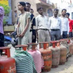 কেন্দ্র নতুন কৌশলে এলপিজি ঘরোয়া চাহিদা সামলাতে, বুকিং সময়ও বাড়ল