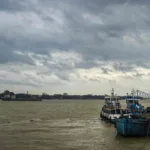 ফাল্গুনের শেষে বদলাচ্ছে আবহাওয়া: দক্ষিণবঙ্গ জুড়ে ঝড়বৃষ্টির পূর্বাভাস, সতর্কতা ১০ জেলায়