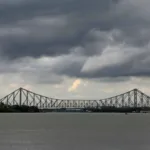 চৈত্রেই ঝড়ের দাপট: কলকাতায় ৫০ কিমি গতির হাওয়ার আশঙ্কা, দক্ষিণবঙ্গের চার জেলায় কমলা সতর্কতা