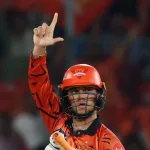 ১৩৫ রানের ঝড়ে একাই ম্যাচ ঘোরালেন অভিষেক, দিল্লি কার্যত অসহায়
