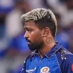 চোটে স্যান্টনার ছিটকে, নতুন চিন্তায় মুম্বই— দলে এলেন কেশব মহারাজ