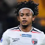 বৃষ্টির মধ্যে ম্যাচ, গুরুতর চোট— খেলোয়াড়দের সুরক্ষা নিয়ে বিতর্ক তুঙ্গে