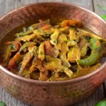 টক-ঝালের অনবদ্য মেলবন্ধন: গরম ভাতে জমে উঠুক আম-মৌরলার স্বাদ
