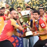 ২২ বছরের অপেক্ষার পর লাল-হলুদের উল্লাসে ময়দান কাঁপল, ট্রফি হাতে নেচে মাতলেন ইস্টবেঙ্গল ফুটবলারেরা