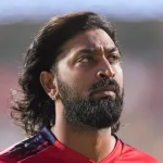পায়ের টান, পেটে রক্তজমাট চোট— তবু ভাইয়ের দলের বিরুদ্ধে লড়ে ম্যাচ জেতালেন ক্রুণাল