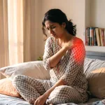সকালে ঘুম থেকে উঠেই কাঁধে ব্যথা? ফ্রোজ়েন শোল্ডারের সমস্যা কমাতে সাহায্য করতে পারে এই ৩টি সহজ স্ট্রেচিং