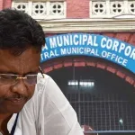 কলকাতা পুরসভাতেও ধাক্কা তৃণমূলের, মেয়র পদ ছাড়লেন ফিরহাদ হাকিম