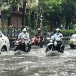 টানা বৃষ্টিতে নাজেহাল কলকাতা, জলমগ্ন একাধিক এলাকা; বিমানবন্দরে বজ্রপাতে আহত ২ কর্মী