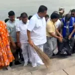 ঝাঁটা হাতে বাগবাজার ঘাটে মুখ্যমন্ত্রী শুভেন্দু, গঙ্গা পরিষ্কার অভিযানের সূচনা