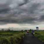 দক্ষিণবঙ্গে ধাপে ধাপে বাড়বে বৃষ্টি, উত্তরের তিন জেলায় লাল সতর্কতা! কলকাতার আবহাওয়া কেমন থাকবে?
