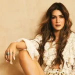 ইঞ্জিনিয়ারিংয়ের চাকরি ছেড়ে বলিউডে, ‘অতিরিক্ত সুন্দর’ বলেও ফিরিয়ে দেওয়া হয়েছিল! আজ শতকোটির সম্পদের মালকিন কৃতি সেনন