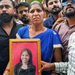শুধু ইস্তফা নয়, প্রশ্নফাঁসের মূল চক্রীদের ফাঁসি চাই’! নিট পড়ুয়া কন্যাকে হারানো মায়ের ক্ষোভে ফের তোলপাড় দেশ