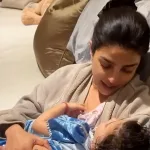 মালতীকে দুর্গামন্ত্র শেখানো থেকে পার্টির ডান্স ফ্লোর— এক ভিডিয়োয় প্রিয়ঙ্কা চোপড়ার দুই ভিন্ন রূপ ভাইরাল