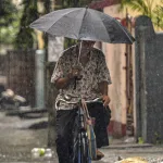 সোমবার থেকে আরও বাড়বে বৃষ্টি, সাত জেলায় অতিভারী বর্ষণের আশঙ্কা! বজ্রবিদ্যুৎ-সহ ভারী বৃষ্টি কলকাতাতেও