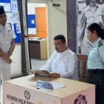 দক্ষিণ কলকাতার থানায় আচমকা মুখ্যমন্ত্রীর পরিদর্শন, লক-আপ থেকে অভিযোগ রেজিস্টার— খুঁটিয়ে দেখলেন সব