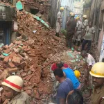 শোভাবাজারে হুড়মুড়িয়ে ভাঙল বাড়ির বারান্দা-ছাদ, ধ্বংসস্তূপে কেউ? দুই বাসিন্দা উদ্ধার, চলছে তল্লাশি